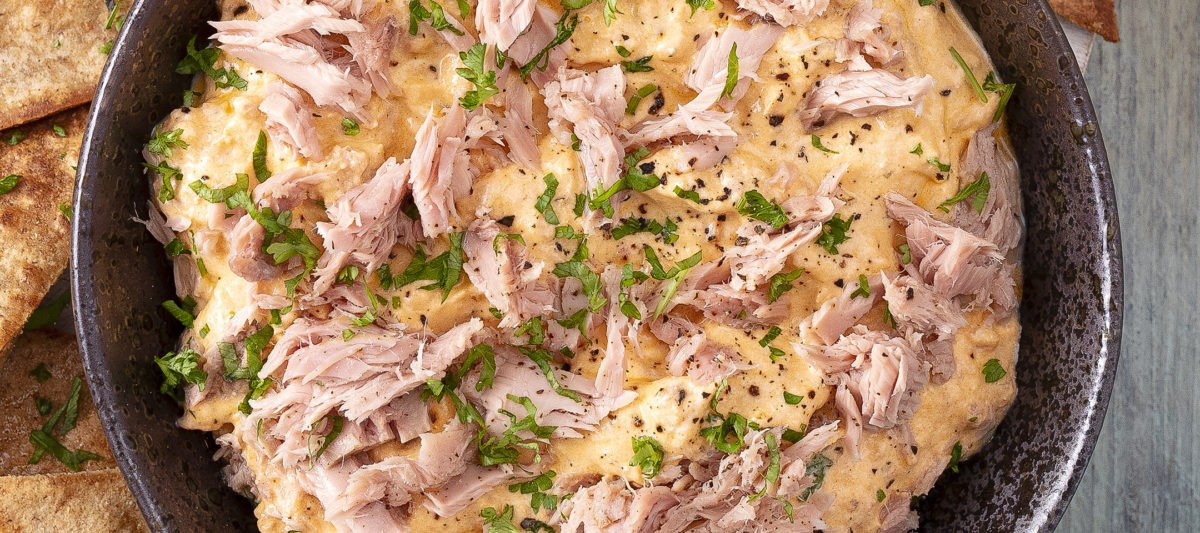 Tuna pesto dip with pitta chips – John West Ireland